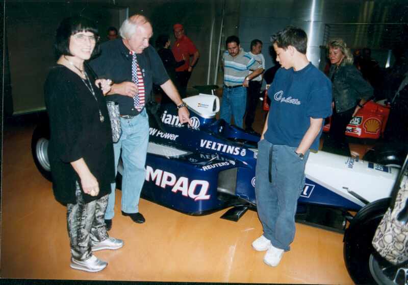 Klaus Ridder mit Frau Geschi und Enkel Tjalf am BMW